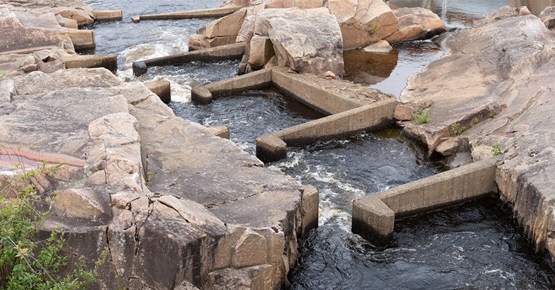 Merikosken kalatien nousuportaat.